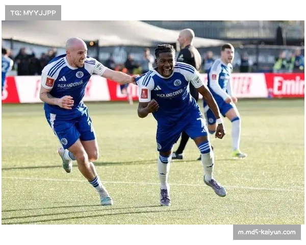 麦克斯菲尔德门将屡献神扑 业余球队创造历史